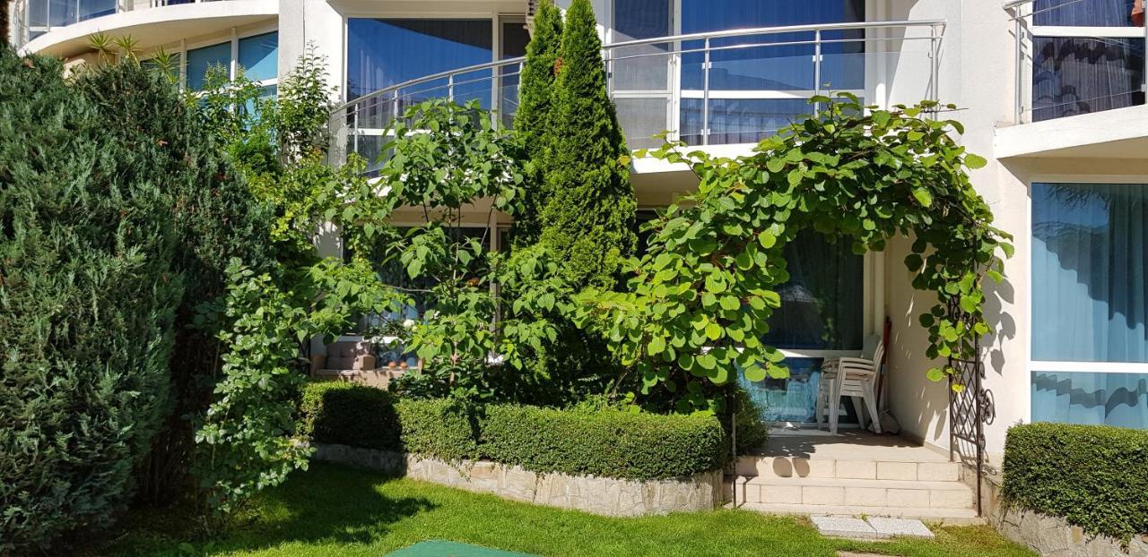 Apartment With Green Terrace Μπουργκάς Εξωτερικό φωτογραφία